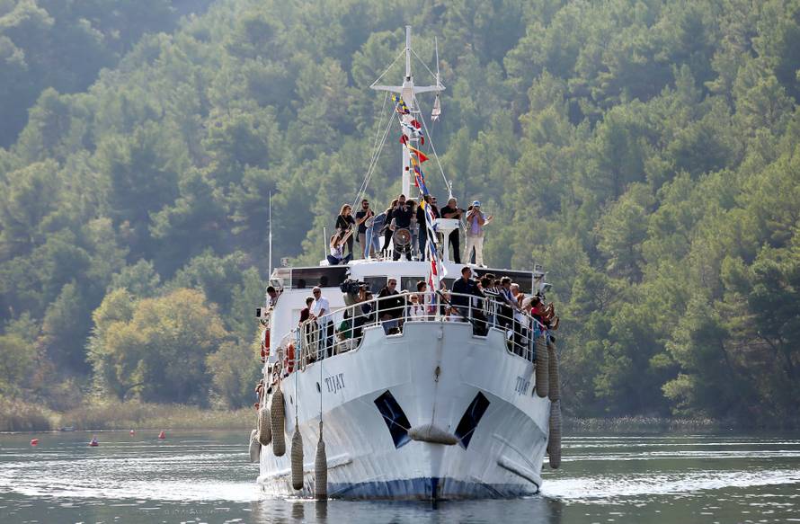 Skradin: Å ime Strikoman snima brod Tijat za 561. milenijsku fotografiju