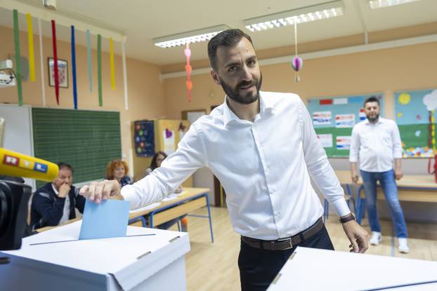 Vukovar: Kandidat za gradonačelnika Domagoj Bilić glasovao je u drugom krugu lokalnih izbora