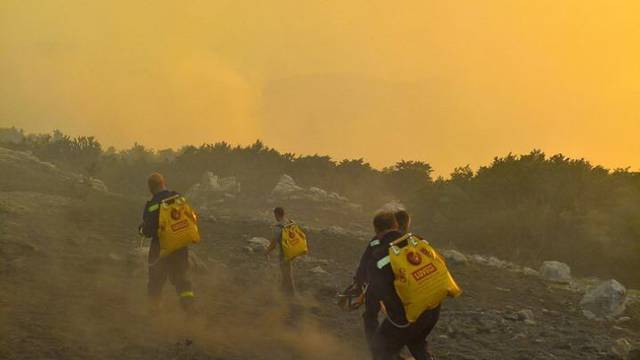 Zbog požara na Velebitu: U Lici su podigli stanje pripravnosti