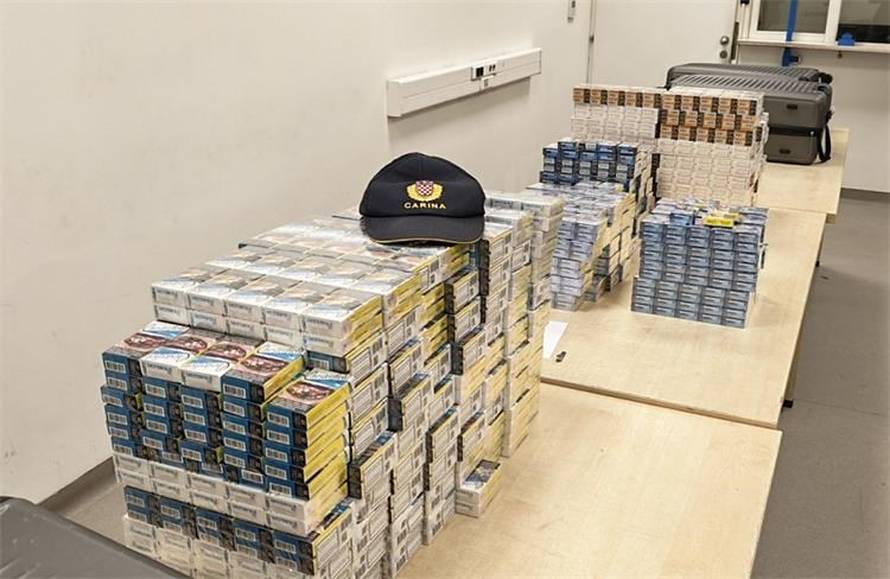 Pao švercer u Slavonskom Brodu: Carinici spriječili unos 1955 kutija cigareta