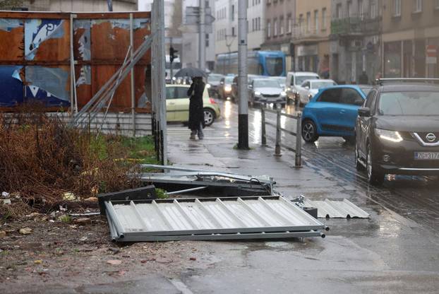Zagreb:  Olujani vjetar stvara probleme u centru grada 