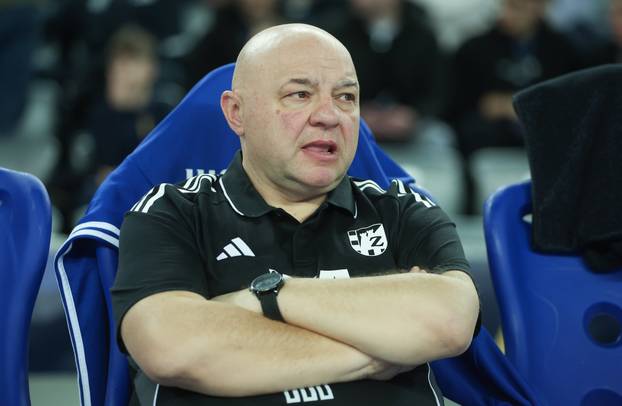 Zagreb: Zagrijavanje igrača uoči početka utakmice RK Zagreb i Paris Saint-Germain