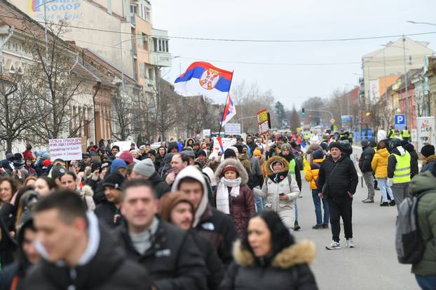 FOTO Ljuti studenti na prosvjedu u Srbiji: 'Svakog se trenutka očekuje da će pasti...'