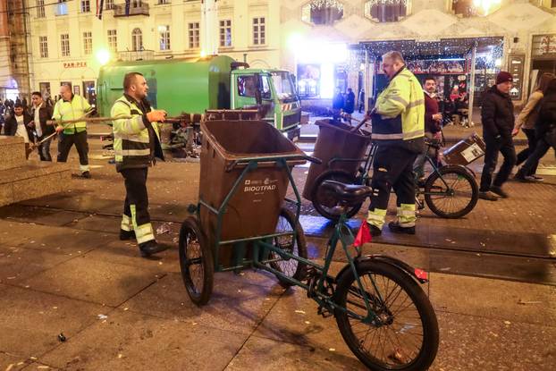 Zagreb: Smeće na gradskim ulicama nakon proslave Nove godine 