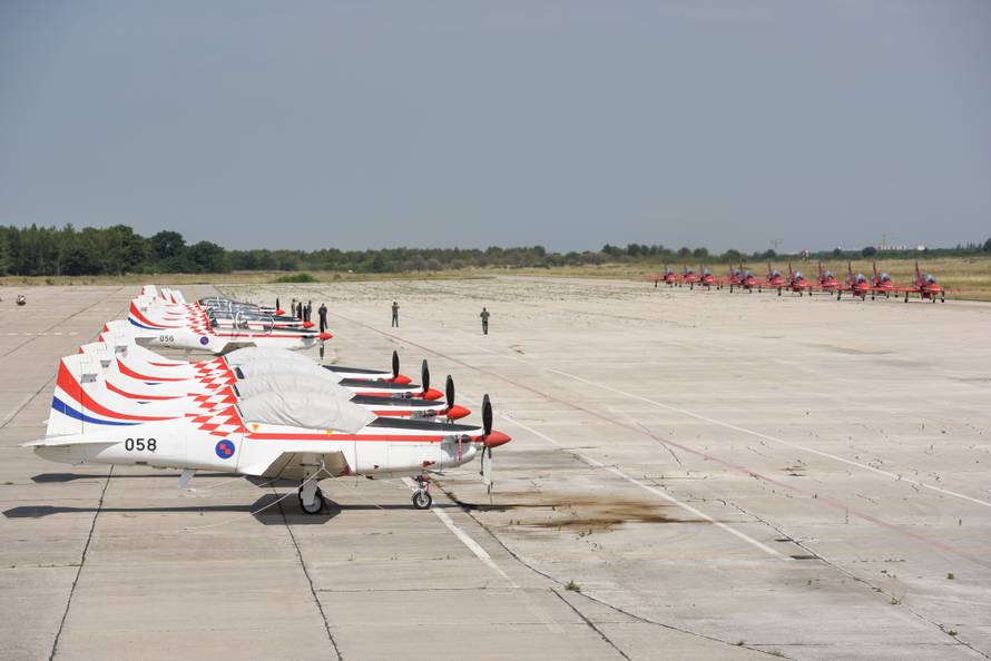 Kraljevska grupa Red Arrows posjetila je naša Krila Oluje