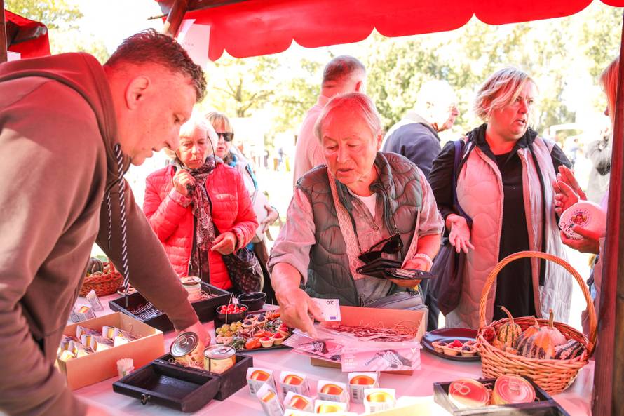 Okusi tradicije i priče s polja: Sajam OPG-ova na Bundeku oduševio posjetitelje