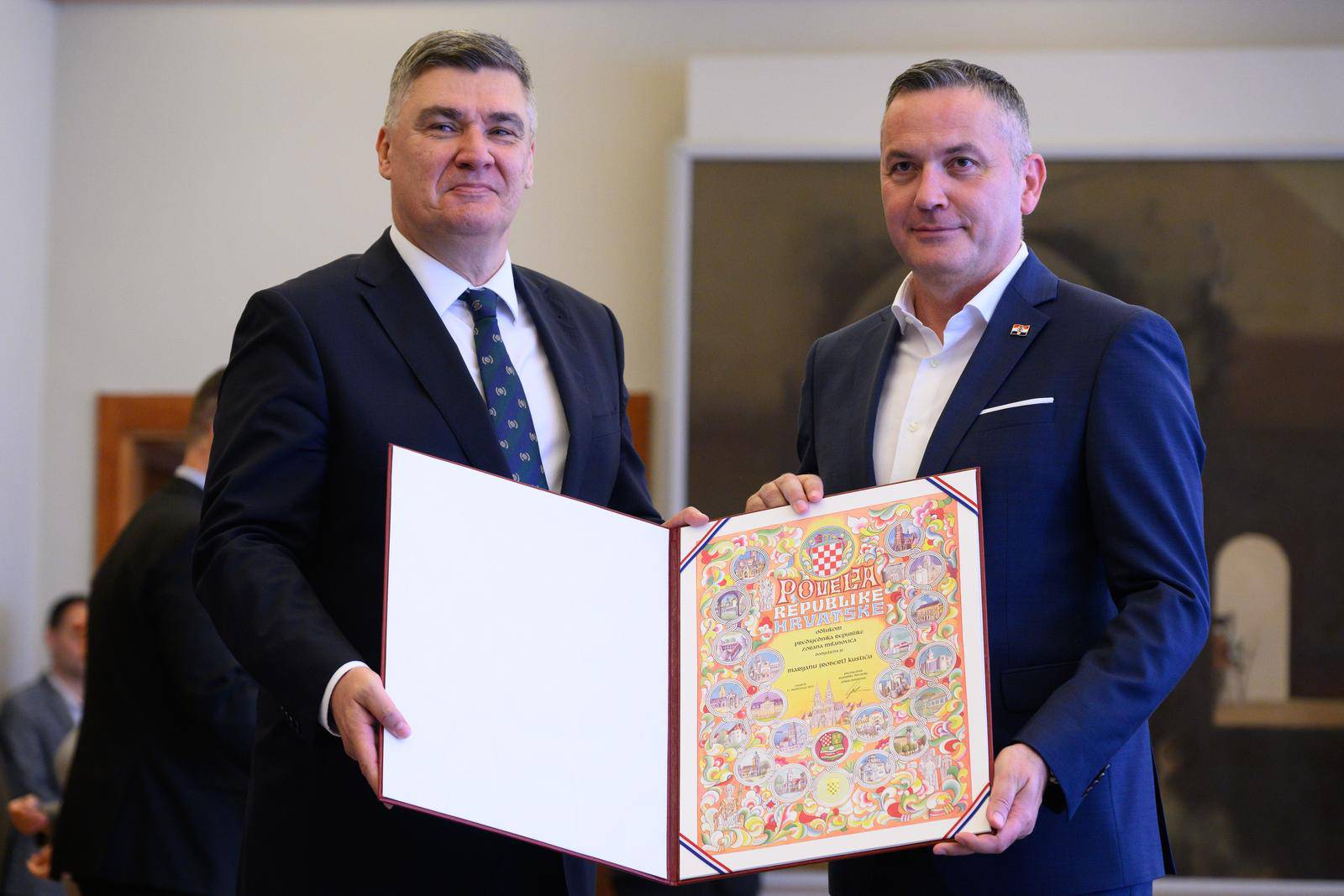 Zagreb: Predsjednik Milanović odlikovao hrvatske nogometne reprezentativce