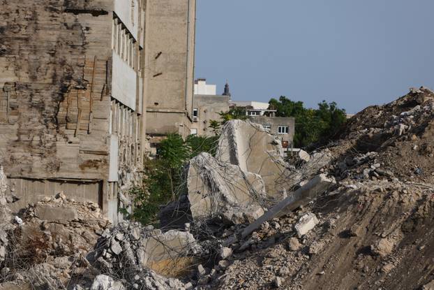 Nakon nekoliko neuspješnih pokušaja konačno srušen "Krivi toranj" u Mostaru