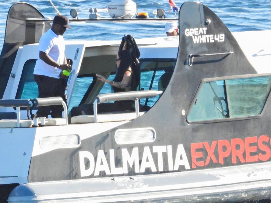 ARHIVA - 2022. EKSKLUZIVNO: Američki raper Sean "Diddy" Combs u društvu Chris Rocka,  Woodyja Harrelsona i  Sache Barona Cohena na jahti kod Splita