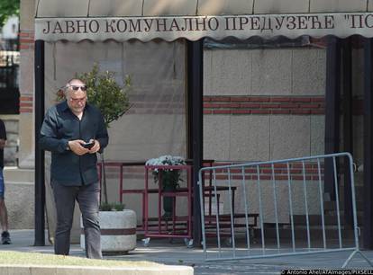 Beograd: Glumac Nikola Kojo ispred Novog groblja gdje je danas sahranjen njegov brat Vladimir  