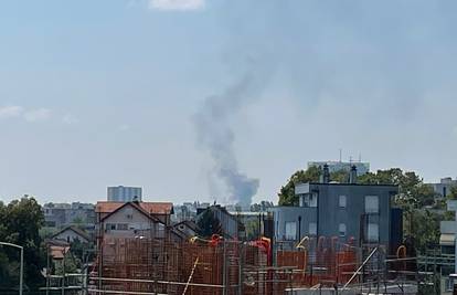 Zapalile se dvije radničke barake na Lučkom: 'Išao sam na balkon zapaliti i vidio dim...'