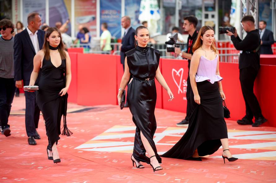 Sarajevo: Filmske zvijezde prošetale prvim crvenim tepihom četvrtog dana 32. Sarajevo Film Festivala