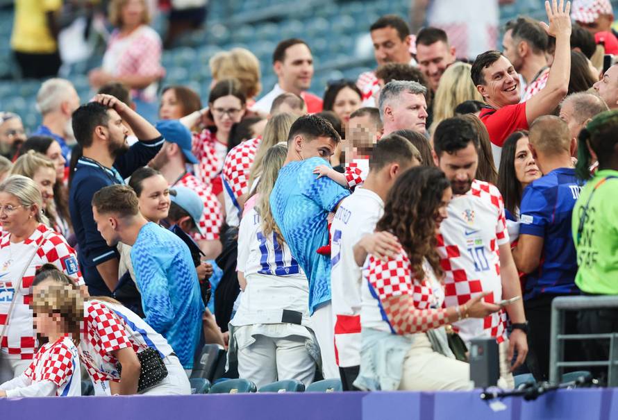 Dirljive scene nakon pobjede: 'Vatreni' as ljubio sina, Modrić čestitao, Luka Sučić sa sestrama