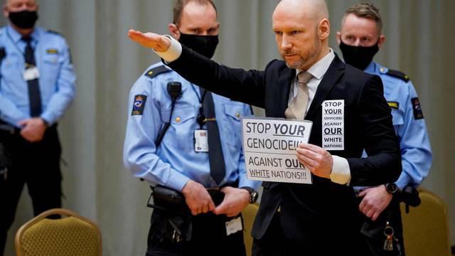 Ubojica Breivik nacističkim je pozdravom ušao u sudnicu