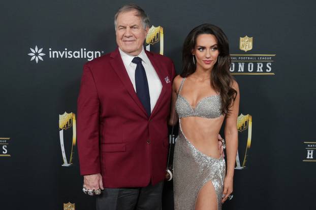 Belichick’s interview interrupted the 49 -year -old girl, he stood in her defense: she did a job