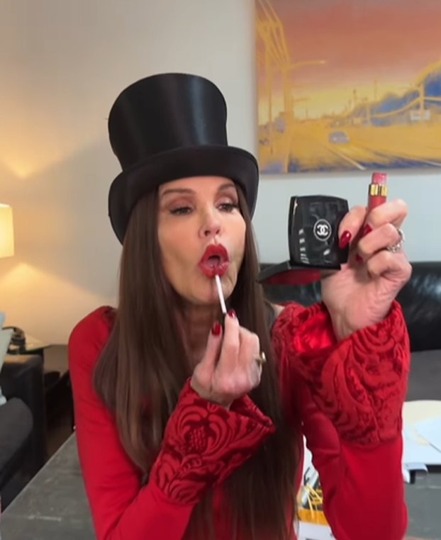 FOTO Bila je jedna od najljepših manekenki, a onda je pala u dugove zbog plastičnih zahvata