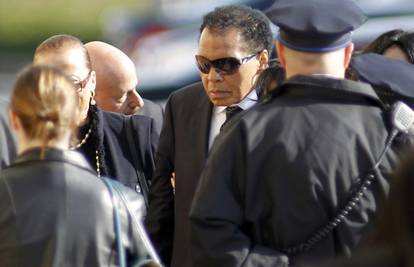 Pokopan Joe Frazier: I Ali se oprostio od  svog velikog rivala