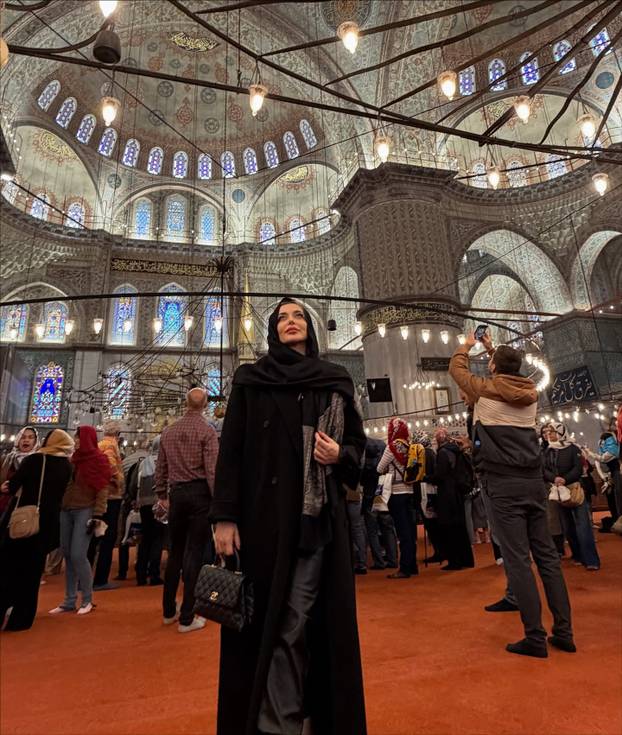 FOTO Naša prekrasna novinarka zaljubila se u ikonu Reala. Brak im je kao iz bajke, dobili i sina