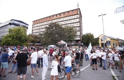 Novi Sad: Prosvjed  2000 građana  protiv gradske vlasti