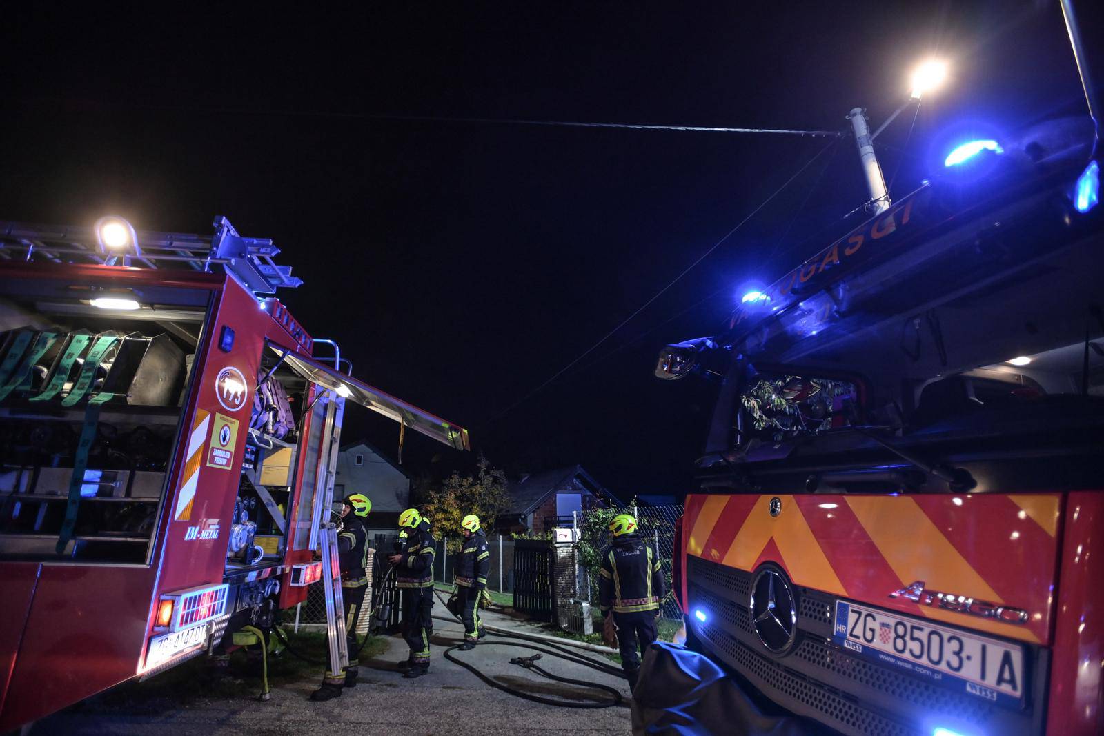 Zagreb: Požar na krovištu kuće u Ulici Miroševečki brijeg 50