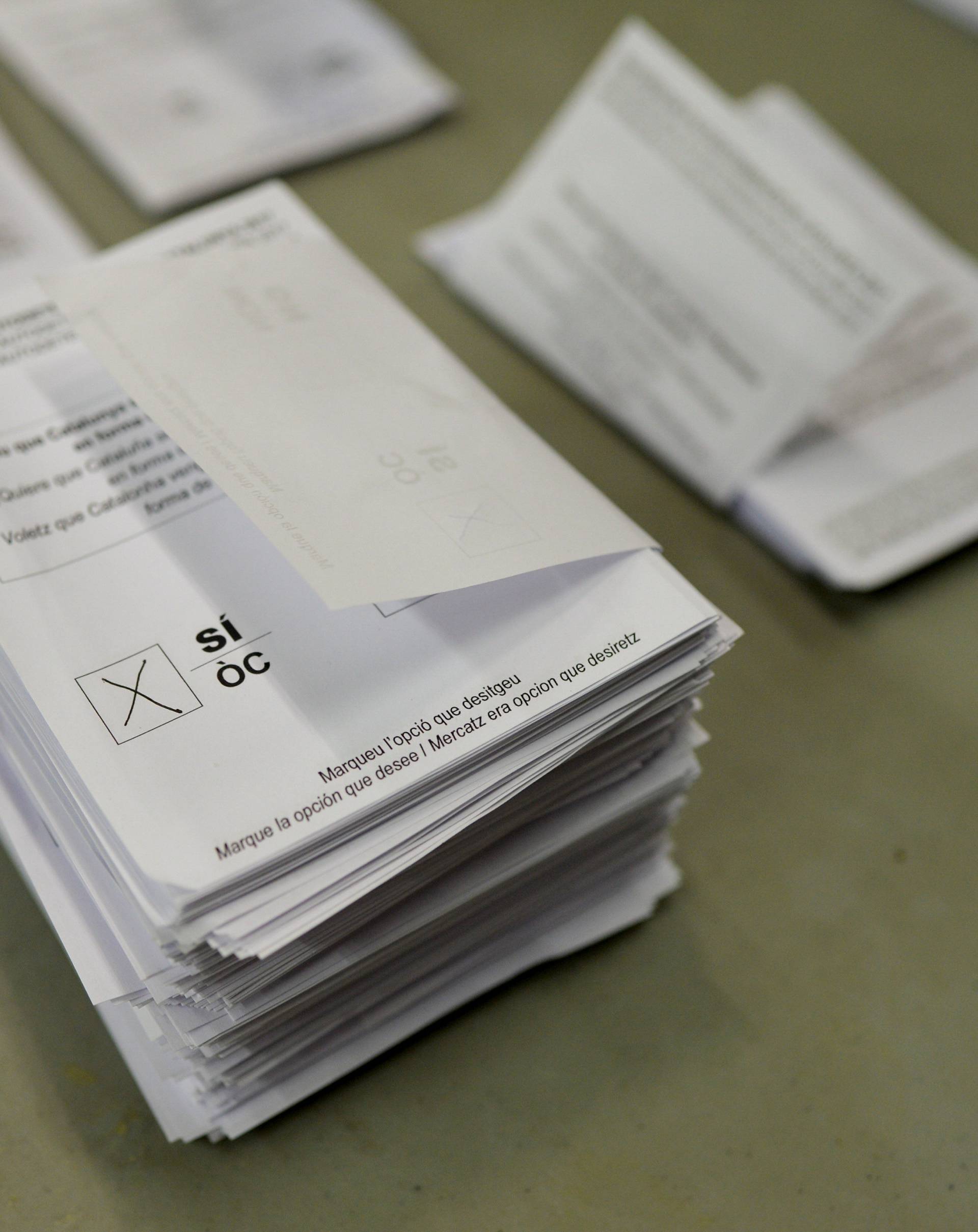 Ballots are counted after polls closed in the banned independence referendum in Vic