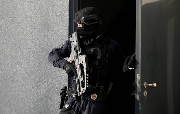 Varaždin: Srđan Mlađan pod jakim policijskim osiguranjem dolazi na Županijski sud