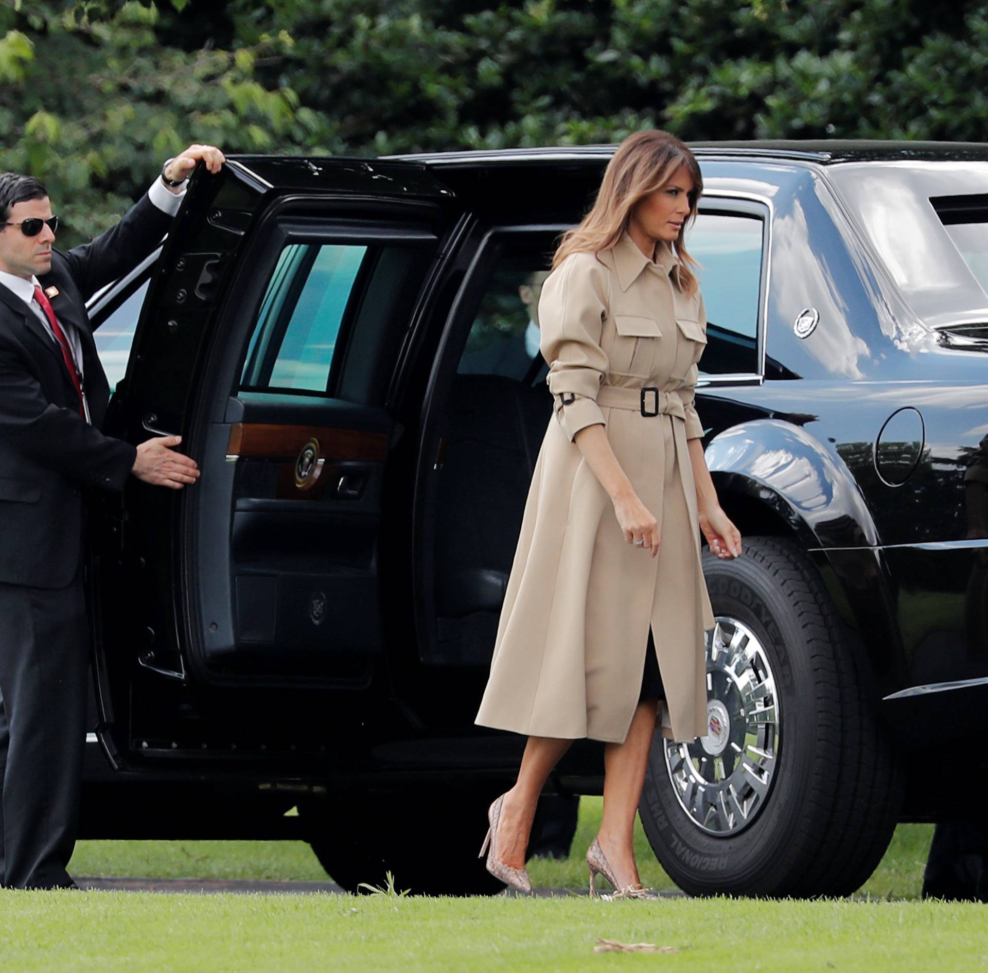 First lady Melania Trump returns to White House with President Trump in Washington