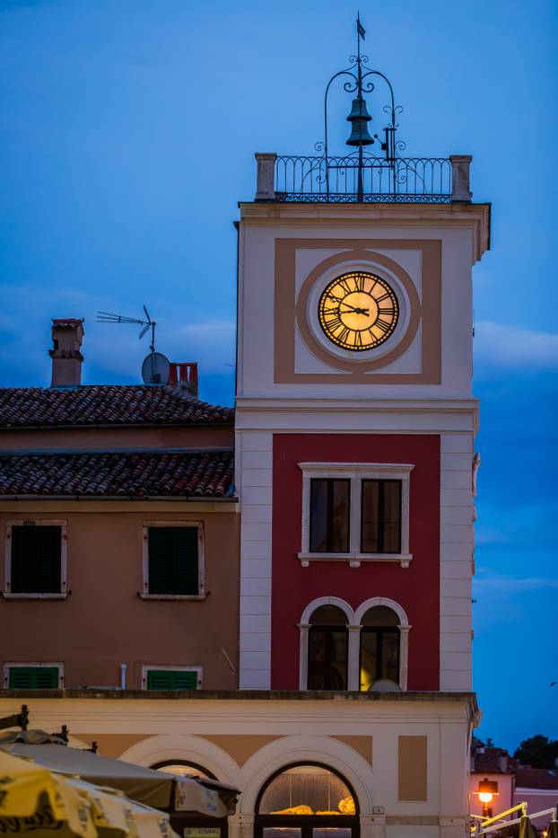 Gradske fotografije u sumrak grada Rovinja