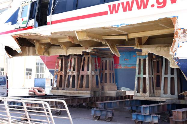 Ošte?eni katamaran Melita dotegljen u šibensko brodogradilište Iskra