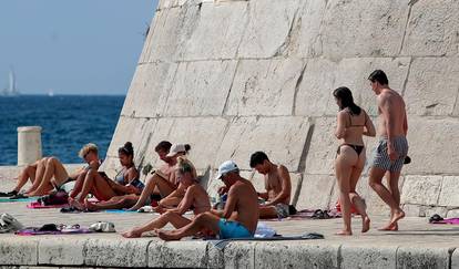 FOTO Ne pada ispod 35°C! Kraj je kolovoza, plaže i dalje pune