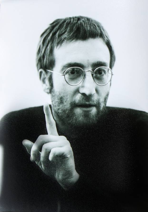 UN-SEEN JOHN LENNON IMAGES