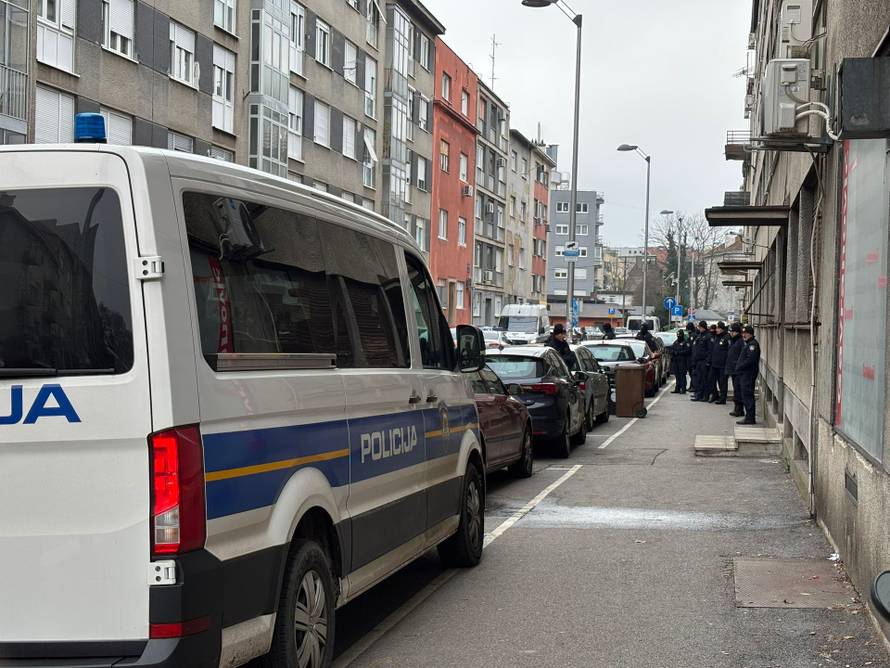 Policija pred Tomaševićevim stanom! Keleminec i Dado iz Smogovaca dovukli desničare