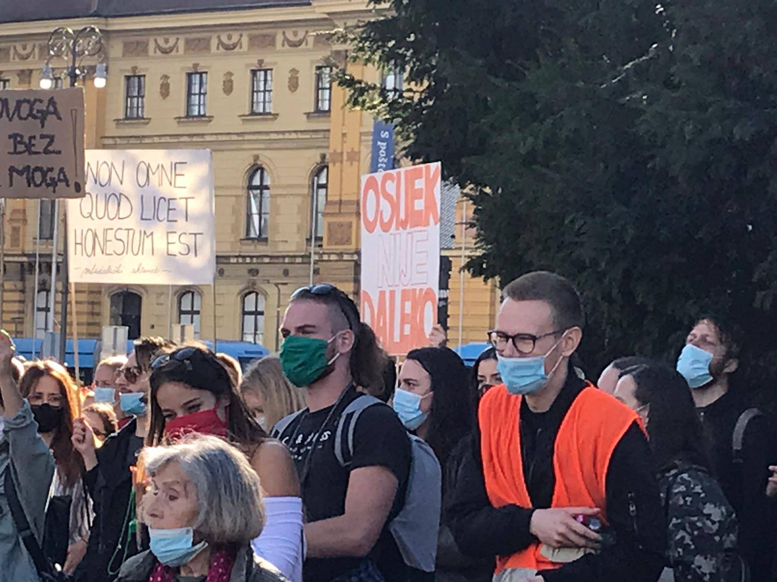 Studenti prosvjedovali protiv školarina: 'Prodajem stan u Zagrebu za semestar na Pravu'