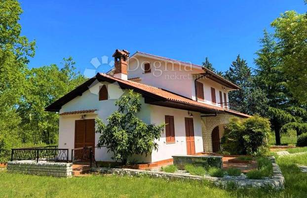 FOTO Kao iz starog romantičnog filma: Pogledajte ovu bajkovitu rustikalnu vilu u Labinu