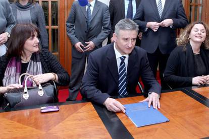 Karamarko predao DIP-u listu kandidata za EU parlament