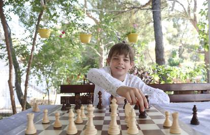Tek mu je 10 godina, a pobijedio je tri svjetska prvaka! 'Čestitao mi je Kasparov, super osjećaj!'