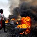 Prosvjednici u Iraku palili su gume oko policijske postaje