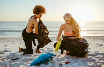 Očuvajte more i okoliš: Kad se vraćate s plaže, pokupite smeće