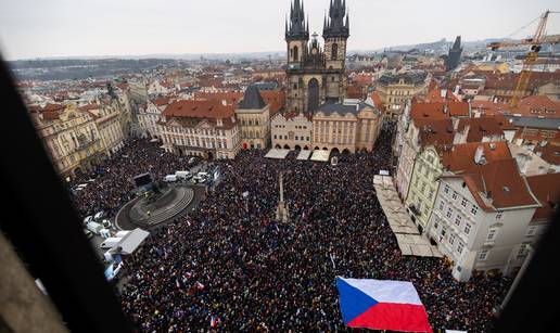 FOTO Prag na nogama: 90 tisu&cacute;a ljudi prosvjeduje zbog sukoba vlasti i predsjednika