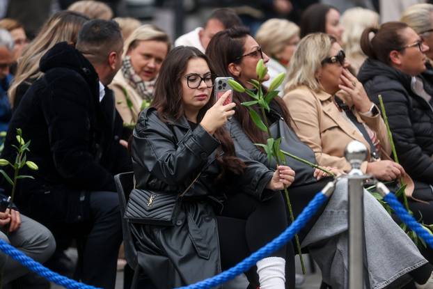 Komemoracija za Halida Bešlića u sarajevskom Narodnom pozorištu