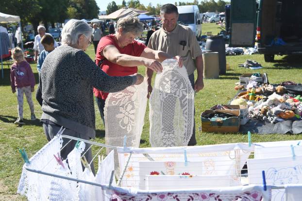 Koprivnica: Velika gužva na buvljaku koji je privukao pažnji brojnih prodavača i još više kupaca