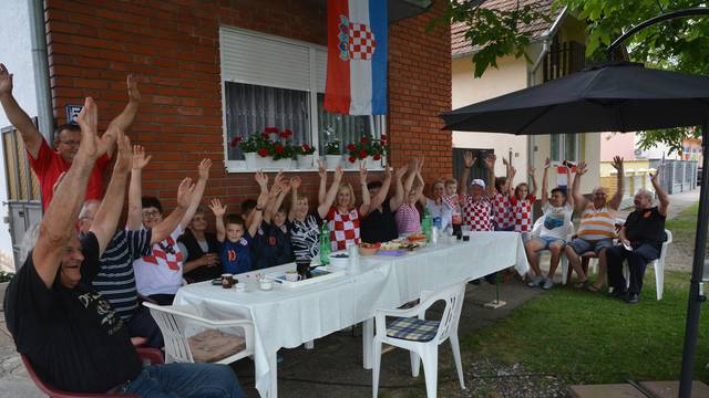 Vatreno ludilo u Sikirevcima: "Raketa je naš ponos i dika..."