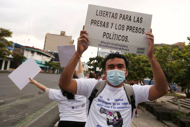 FILE PHOTO: Nicaraguans exiled in Costa Rica protest against the government of President Daniel Ortega, ahead of the country