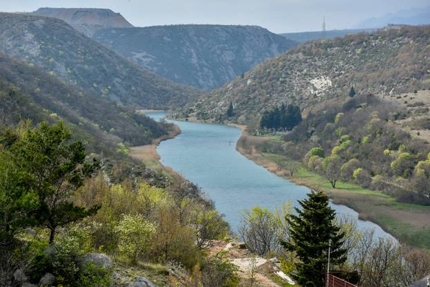 Grad Obrovac u kanjonu rijeke Zrmanje