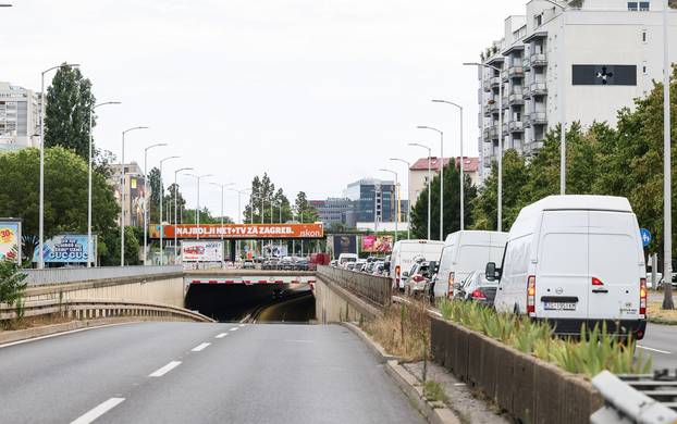 Zagreb: Ponovno zatvoren podvožnjak Slavonske i Zagrebačke avenije kod Vjesnika