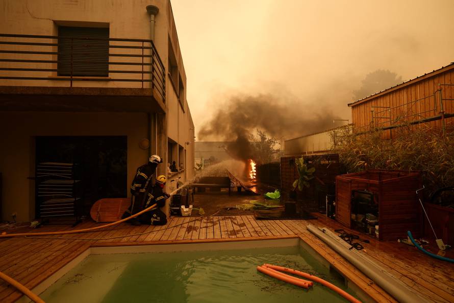 Wildfire in Lege-Cap-Ferret