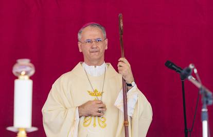 Mons. Kutleša: Zadaća je biskupa i Crkve usmjeravati ljude prema drugom svijetu