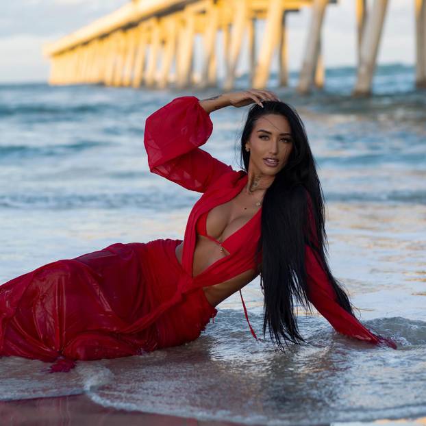 FOTO Ima top tijelo i tajnim poslom zarađuje bogatstvo: 'Ne tražite me novac, nađite posao'