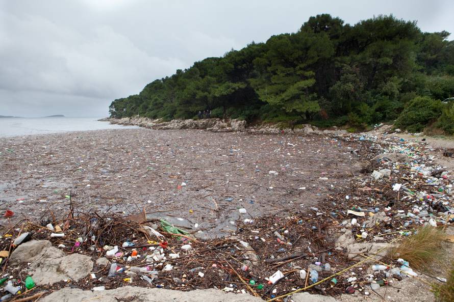 Naše plaže prije i poslije jakog juga: Guše se u smeću i plastici