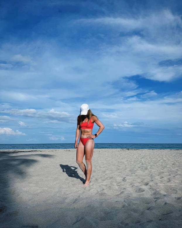 FOTO Tko je tenisačica čija je fotka u toplesu šokirala svijet?